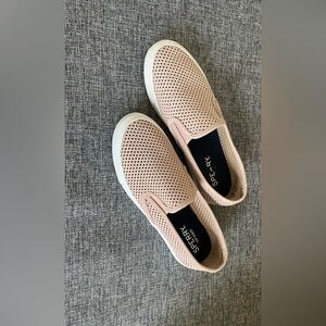 Women’s Sperry slip on sneakers. Size 7.5